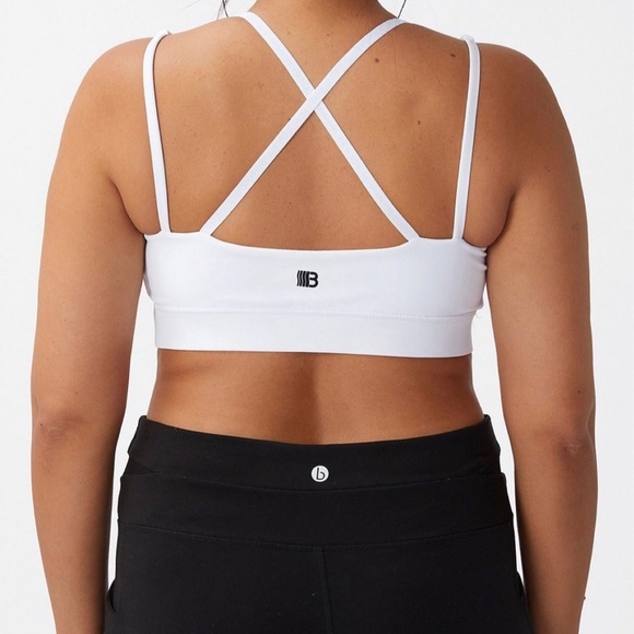White Workout crop Size 12 - Picture 2 of 3